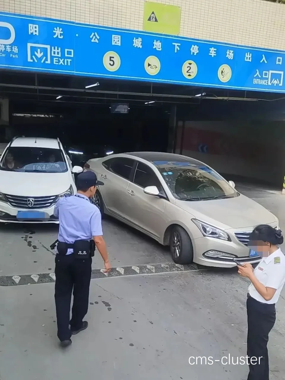 篮球场停车场拥堵