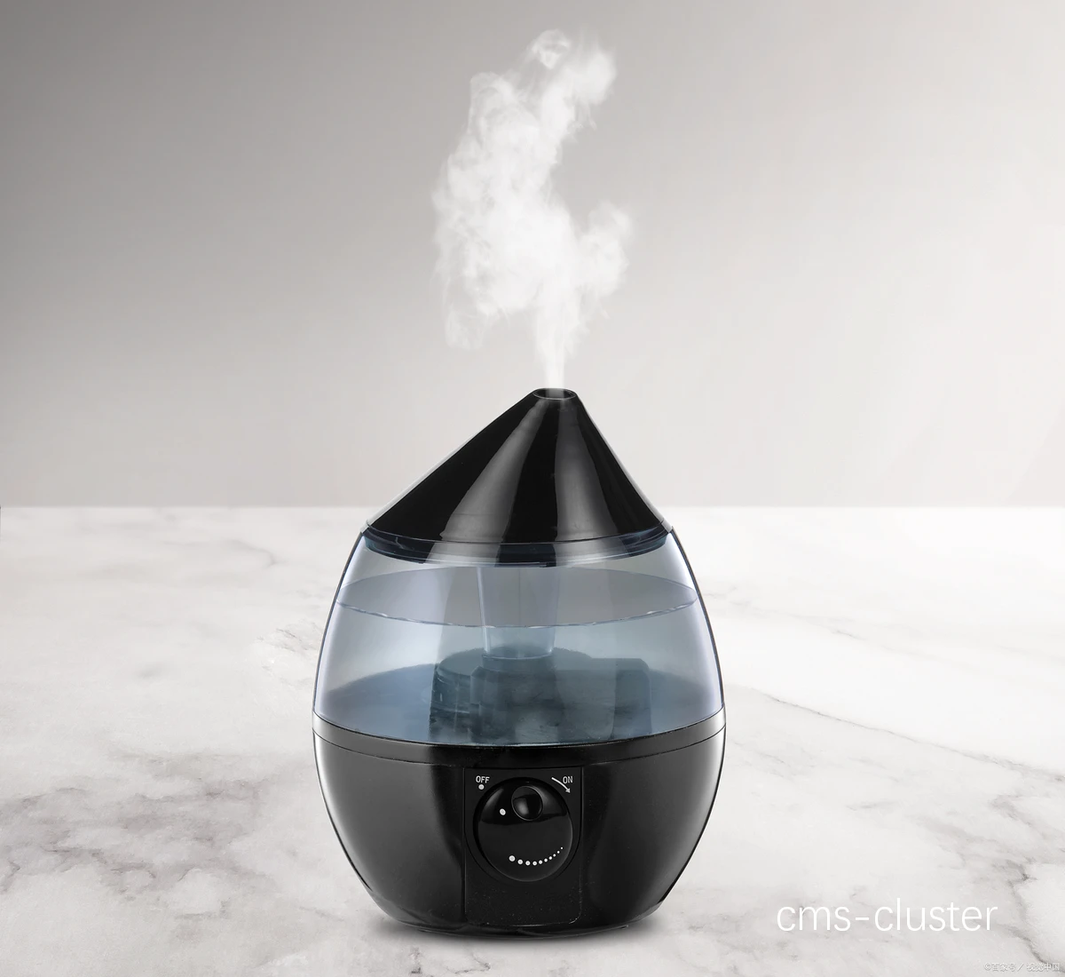 篮球场地内的加湿器