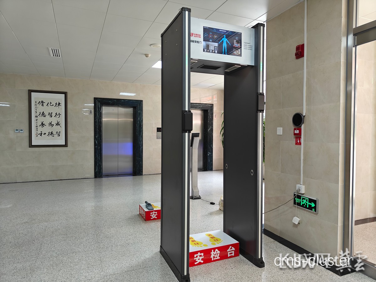 篮球赛事安检现场