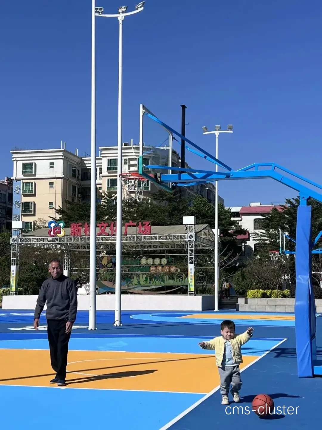 巴士站与篮球场的距离示意图