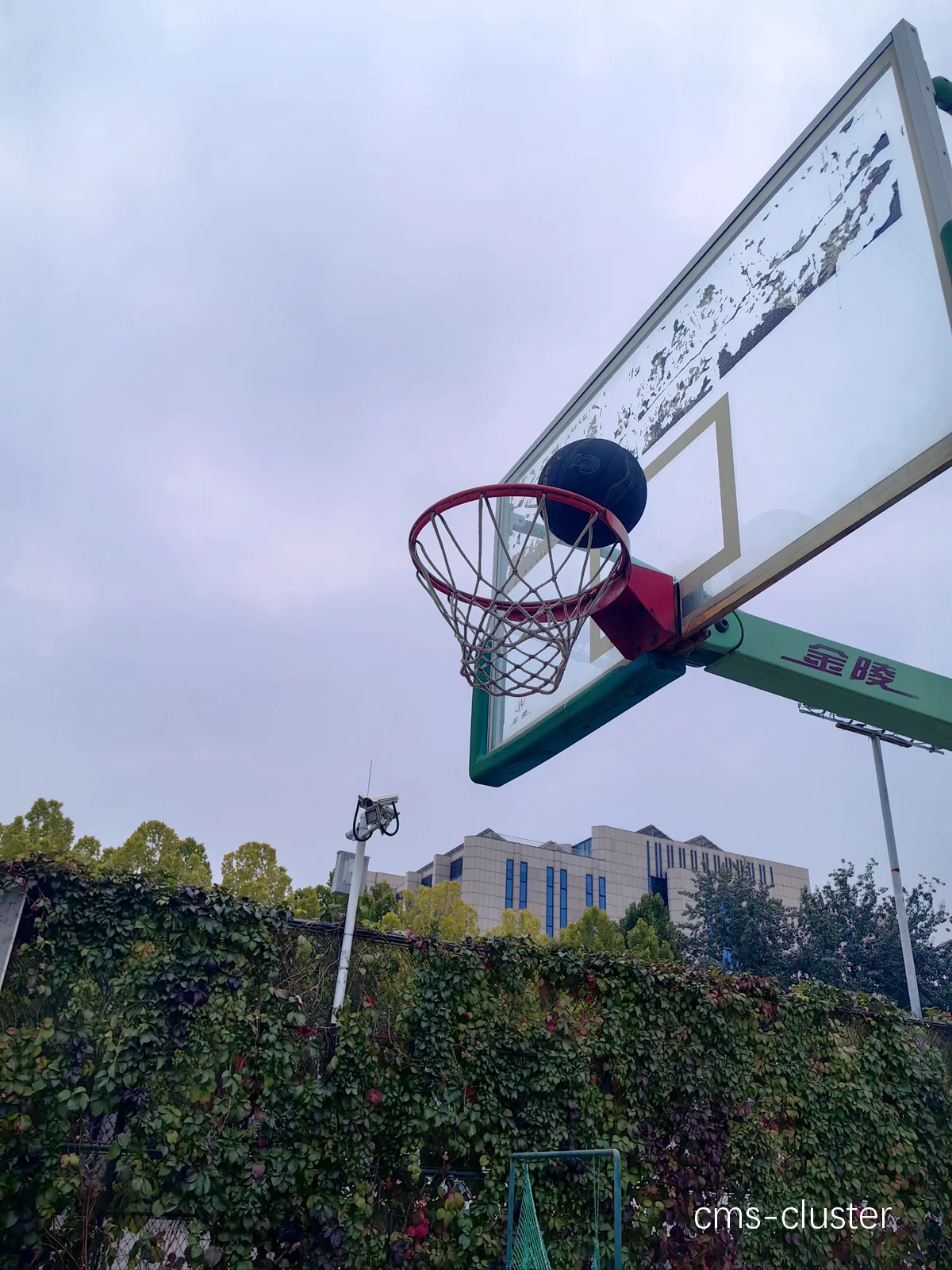 篮球场地湿度问题