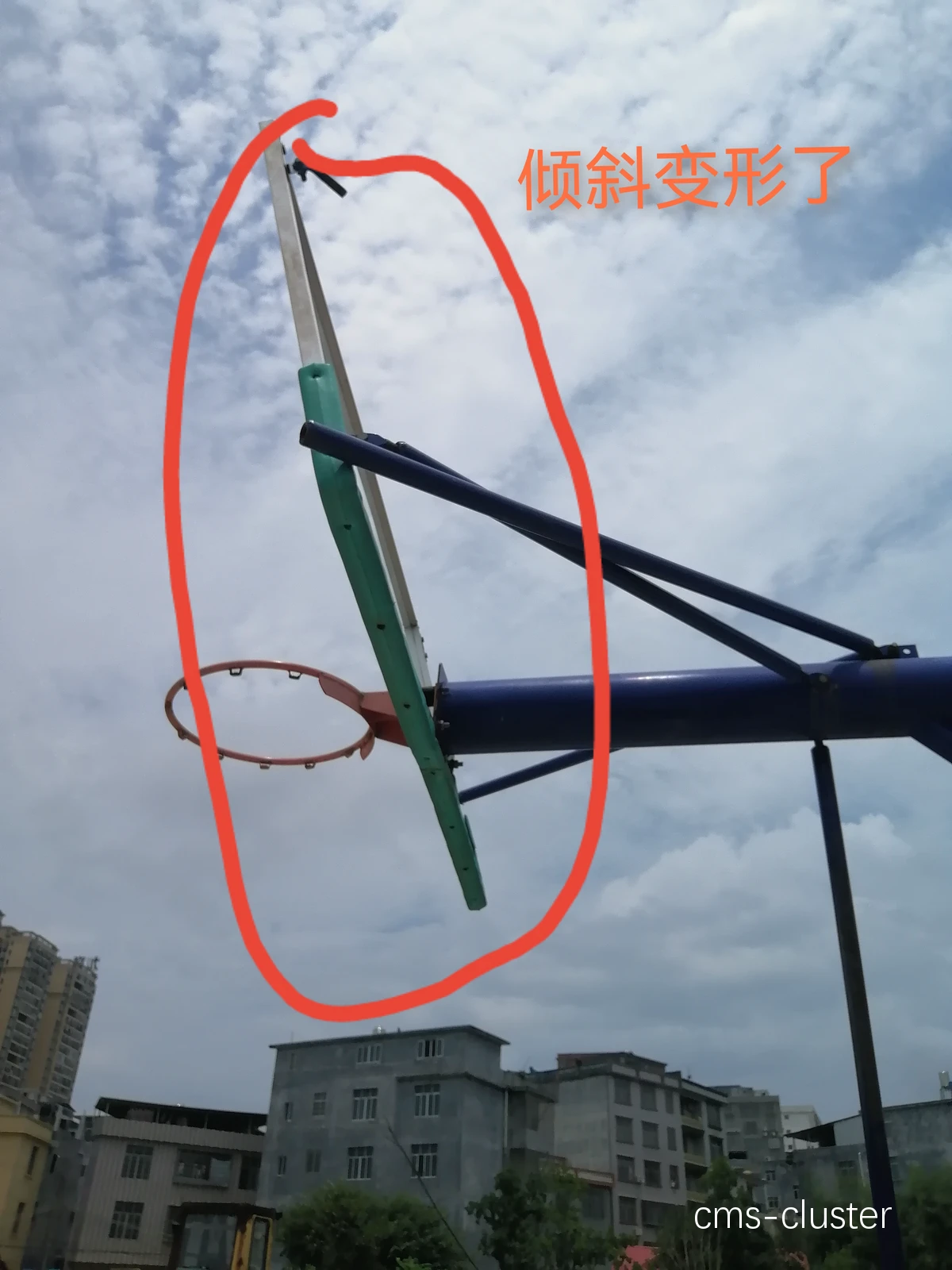篮球馆电线老化示意图