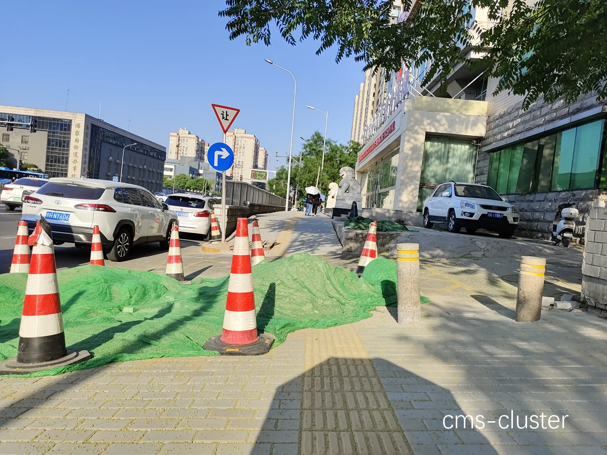 如何通过盲道改善篮球场的安全性和无障碍环境
