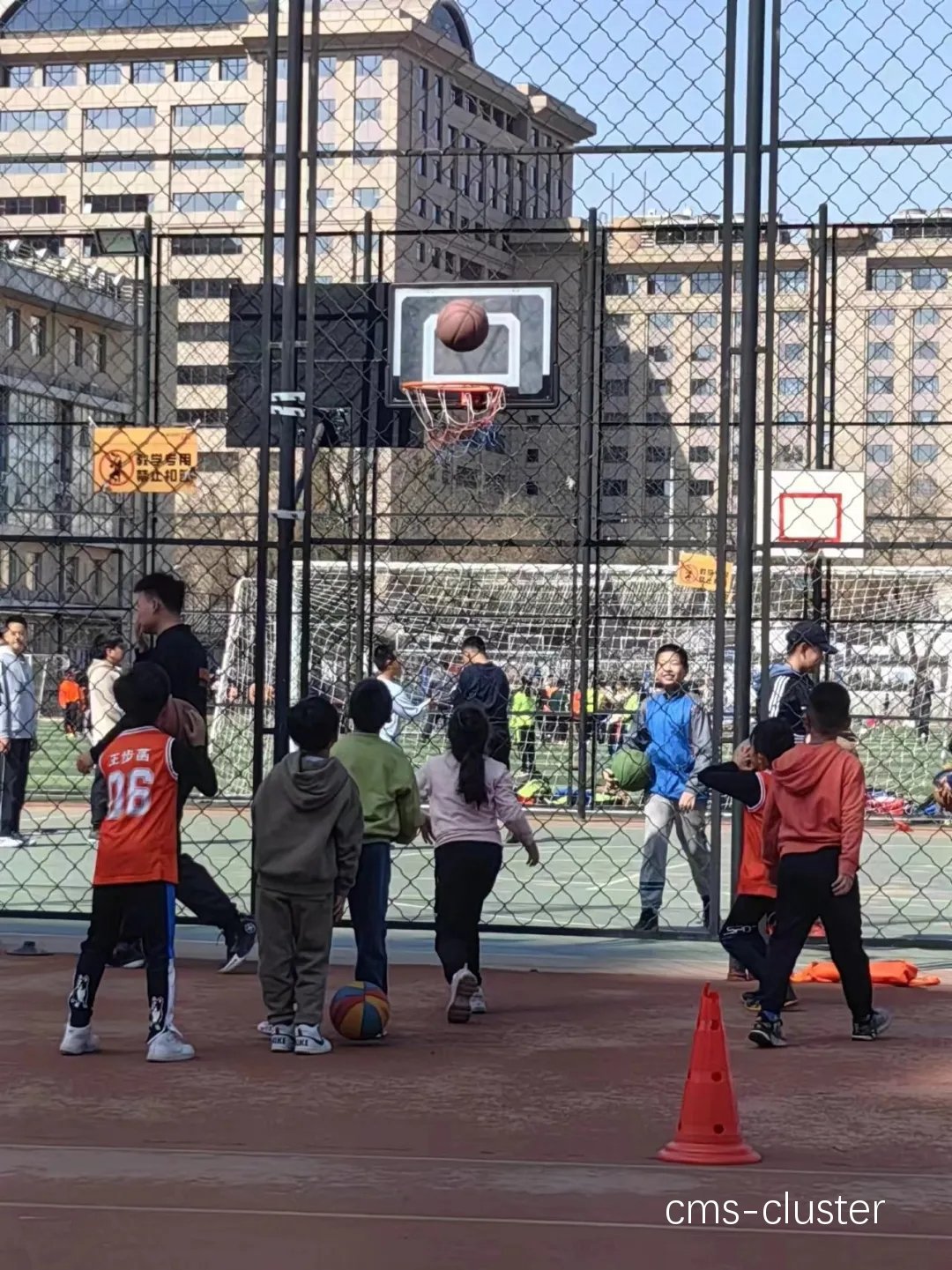 新手摄影师在篮球场摄影区需要注意哪些事项