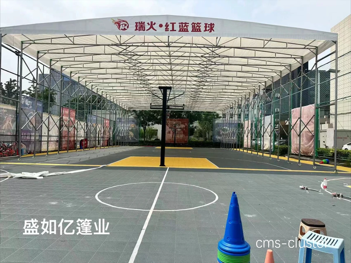 社区篮球爱好者会选择带有雨棚的场地吗?