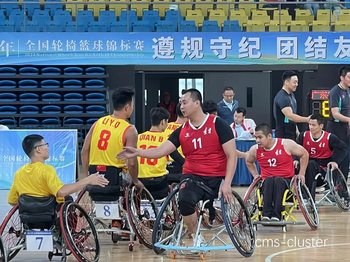 残疾人篮球比赛中裁判席的设计要点是什么?