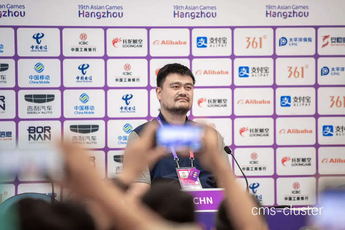 篮球运动员如何在新闻发布厅中表现得体?