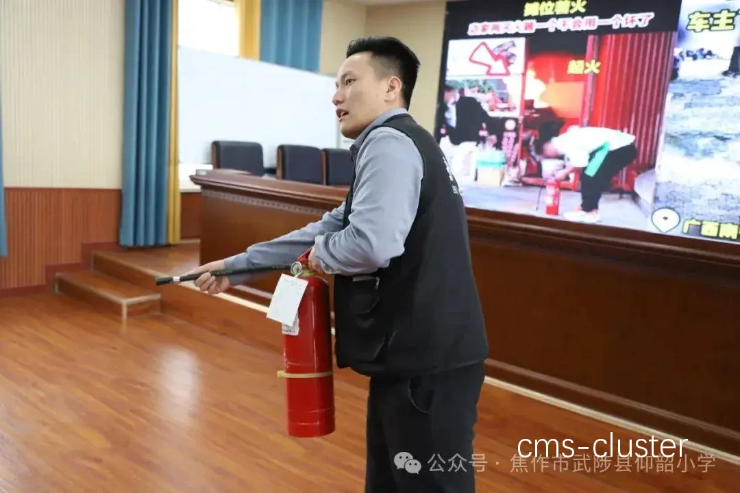 篮球教练员应该如何培训学生正确使用灭火器?