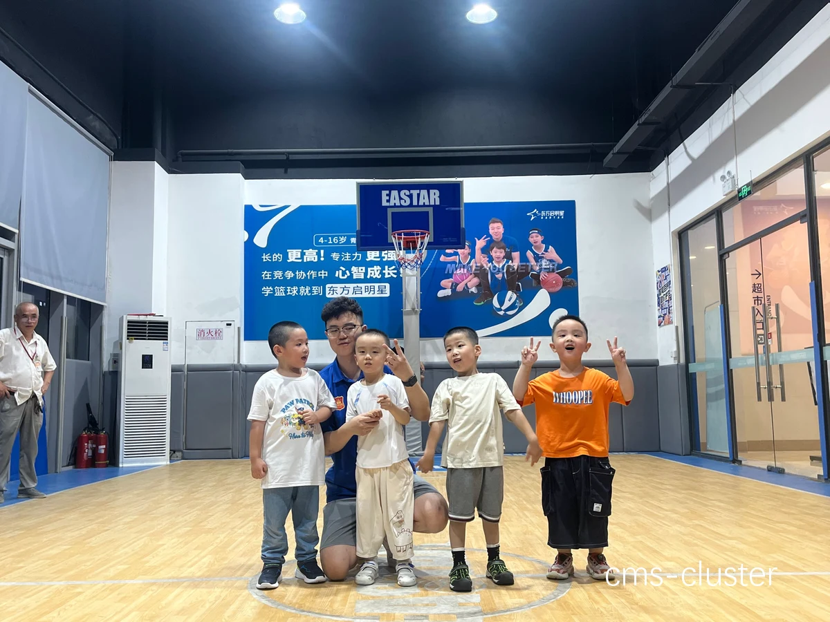 学生群体如何在篮球场边举办读书会