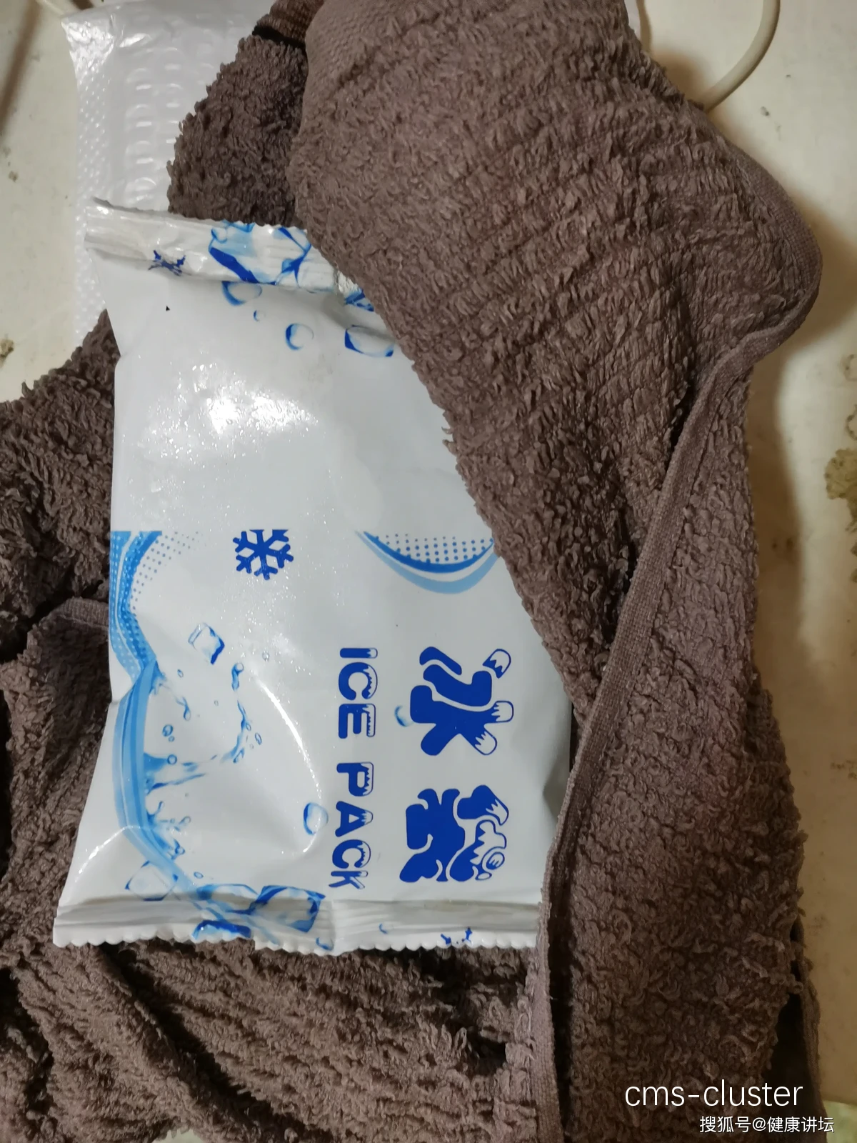 女性篮球爱好者在场地中如何选择冰袋?