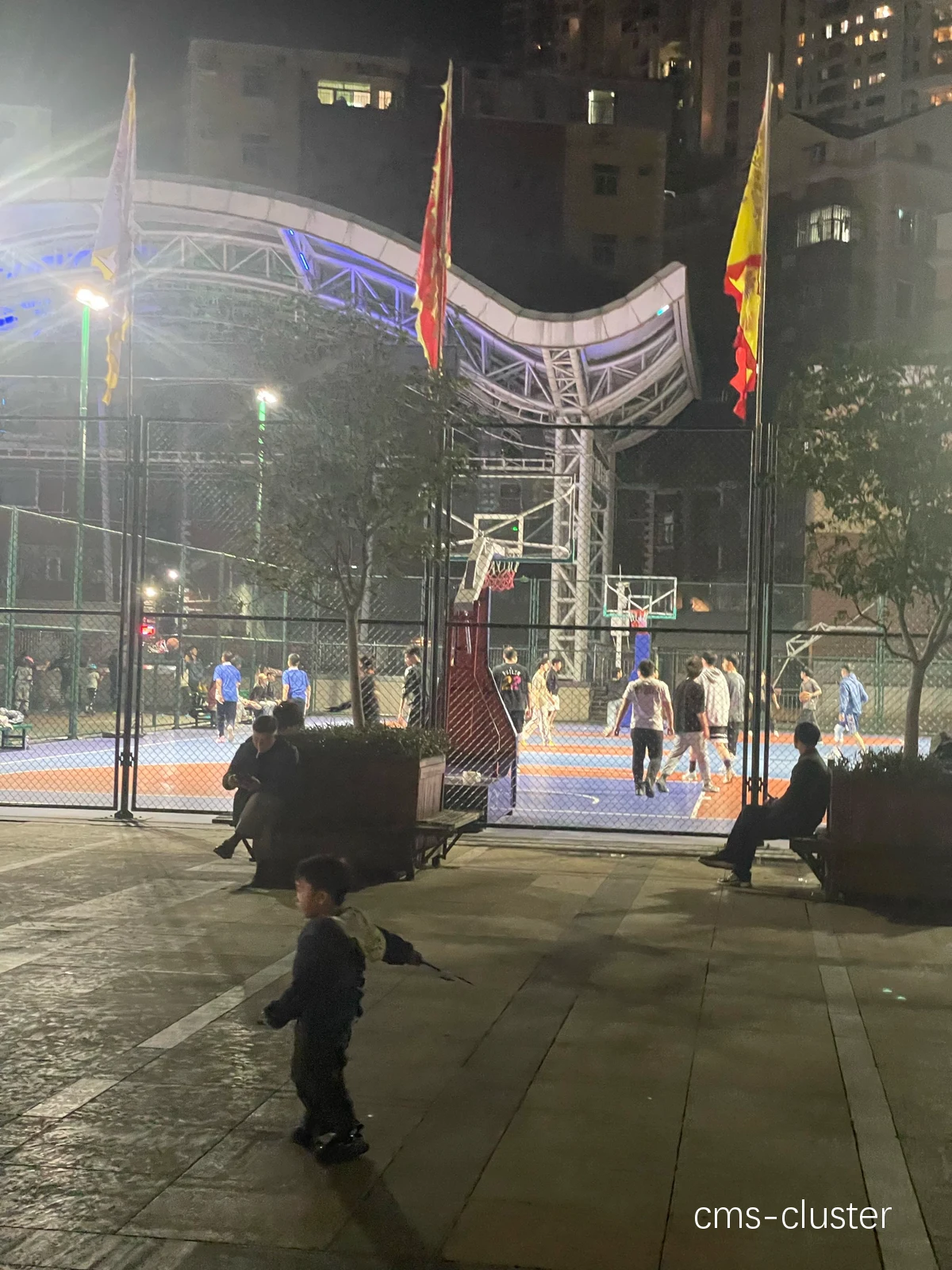 老年人打篮球时需要什么样的灯光环境
