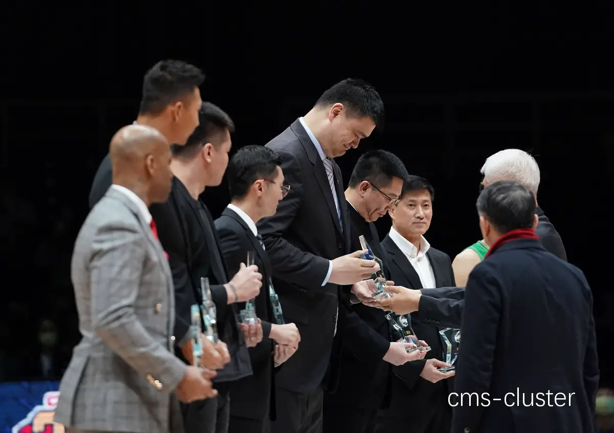 篮球明星是否会在篮球场地颁奖典礼上露面