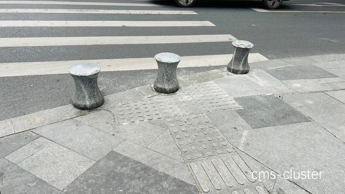 哪里可以找到适合篮球场地的盲道铺设指南