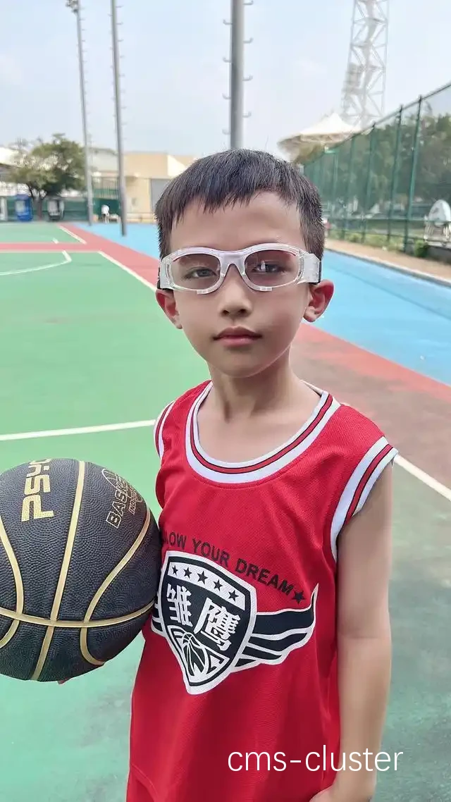 学生篮球比赛中适合佩戴的太阳镜