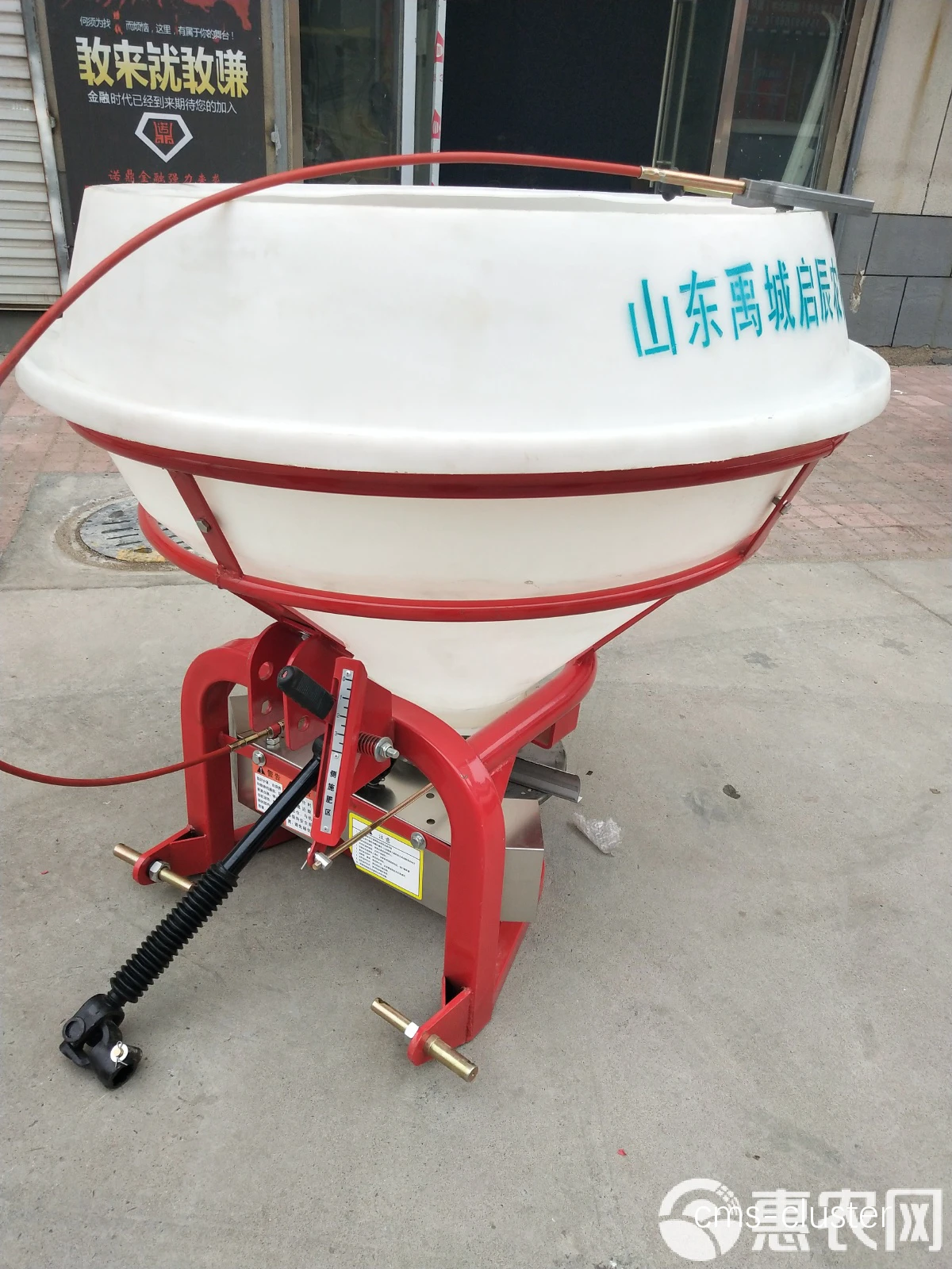职业篮球俱乐部使用的施肥工具
