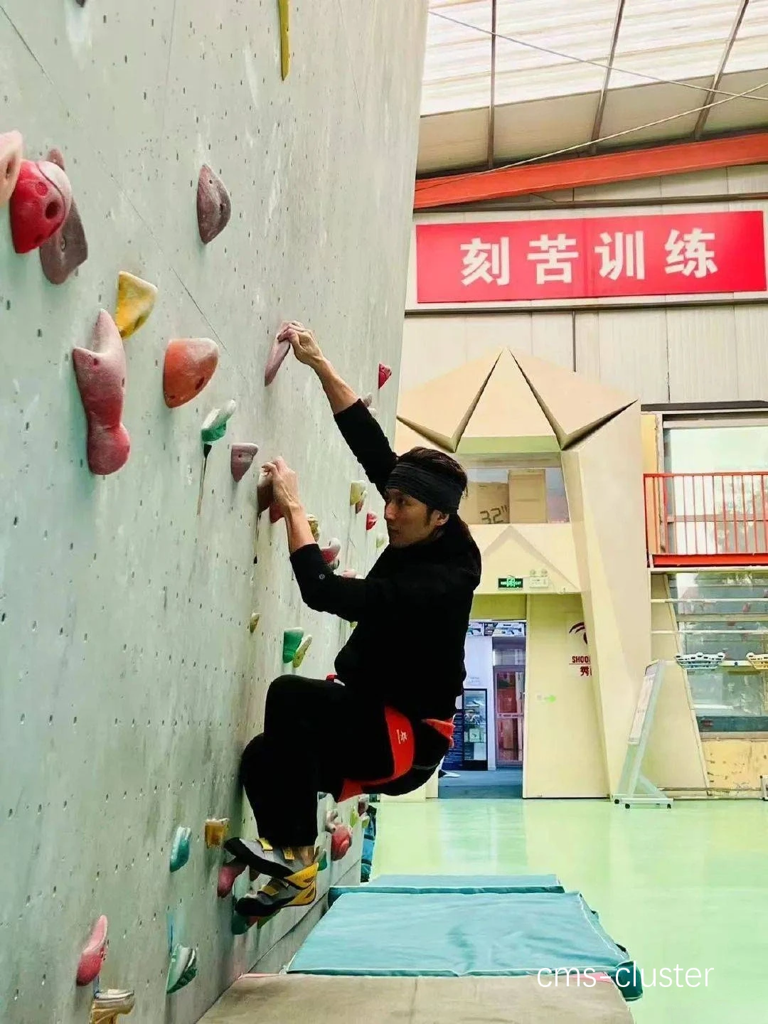 攀岩场如何帮助篮球运动员提升身体素质?