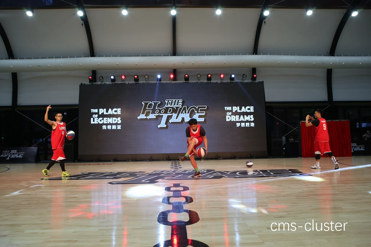 为什么篮球场地的艺术表演能吸引更多观众