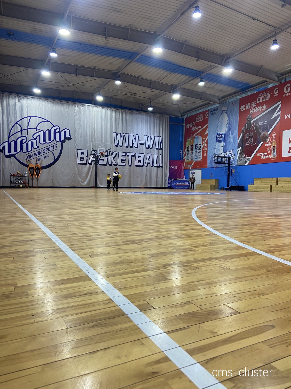 哪里能找到适合家庭的篮球场音乐会