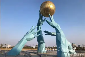  雕塑如何增强篮球场的文化氛围：两种策略的比较与最佳实践