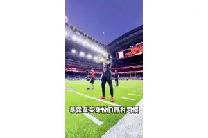  如何在橄榄球场上进行篮球比赛：青少年的创新玩法与策略