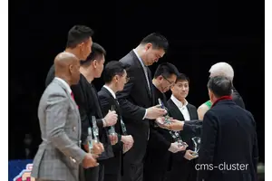  篮球明星是否会出席篮球场地颁奖典礼？深度解析与策略推荐