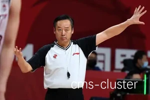  老年人篮球活动中的裁判席应该具备哪些功能？