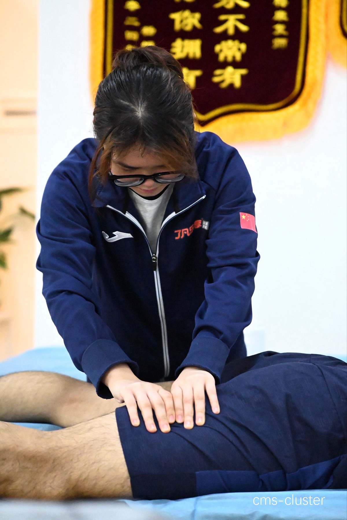 如何为篮球运动员选择合适的理疗床以促进恢复
